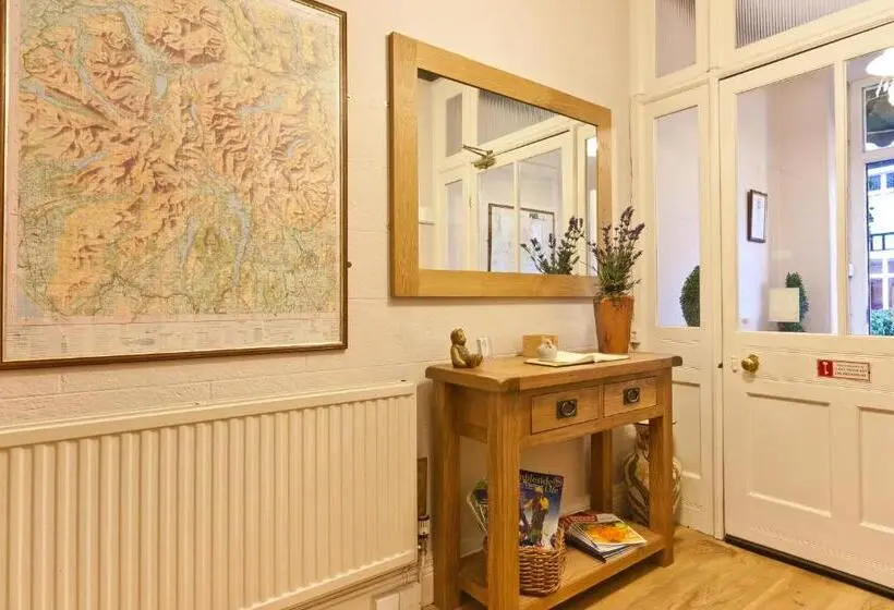 Standard Yhden Hengen Huone, Norwood House