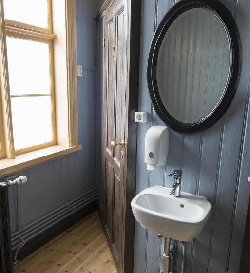 اتاق استاندارد با سرویس بهداشتی مشترک, Einarshúsid Guesthouse