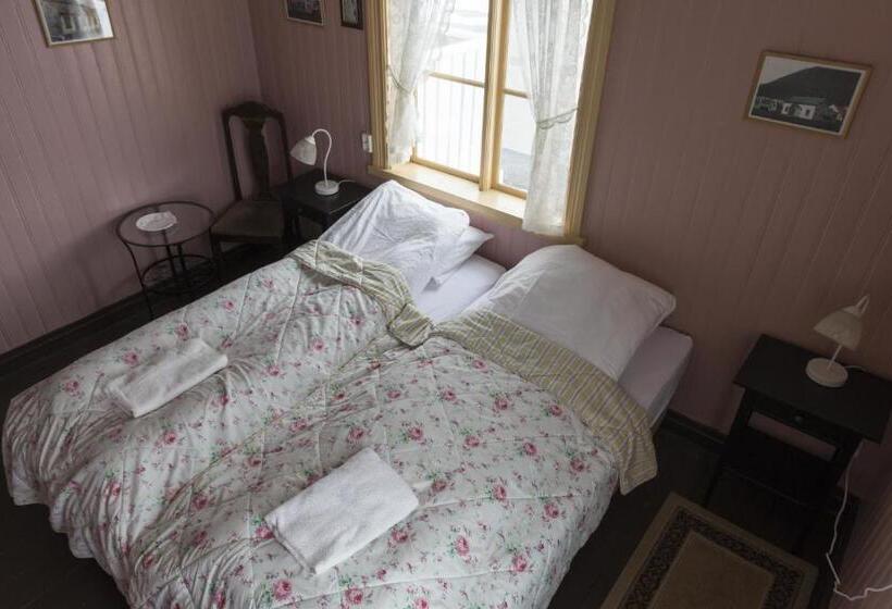 اتاق استاندارد با سرویس بهداشتی مشترک, Einarshúsid Guesthouse