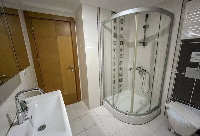 اتاق خانوادگی, Livia Luxury Apart
