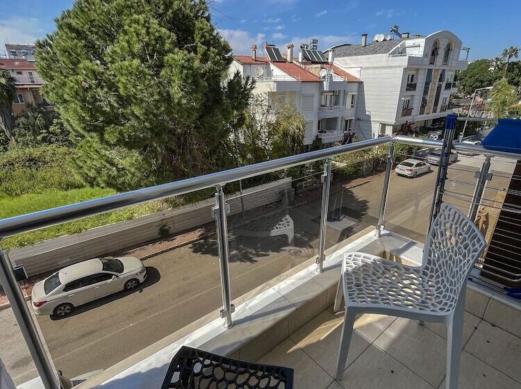 اتاق خانوادگی, Livia Luxury Apart