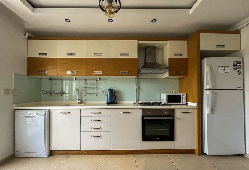 اتاق خانوادگی, Livia Luxury Apart