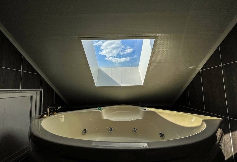 اتاق خانوادگی, Livia Luxury Apart