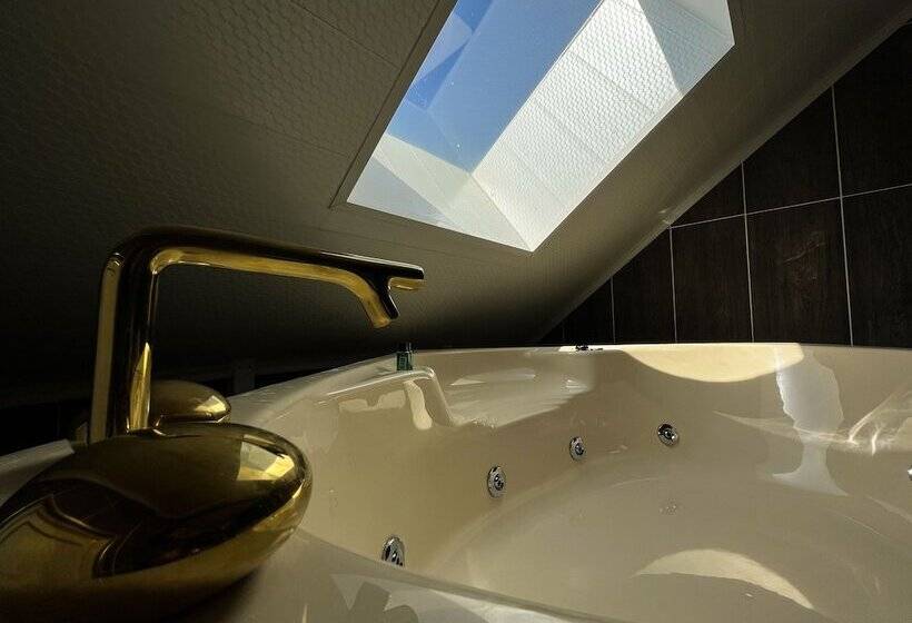 اتاق خانوادگی, Livia Luxury Apart