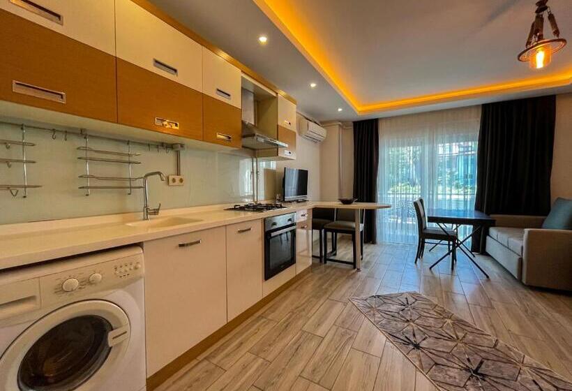 اتاق استاندارد با بالکن, Livia Luxury Apart