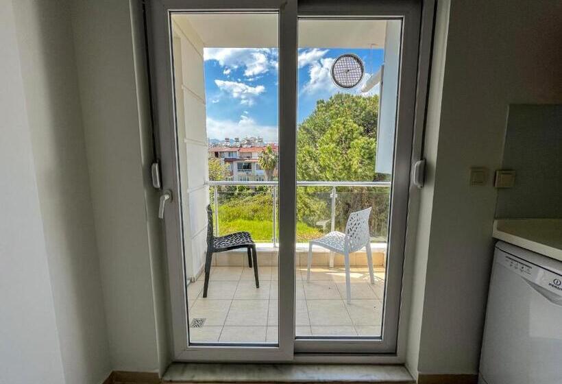 اتاق خانوادگی, Livia Luxury Apart