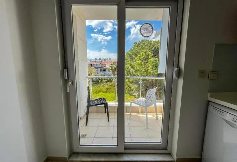 اتاق خانوادگی, Livia Luxury Apart