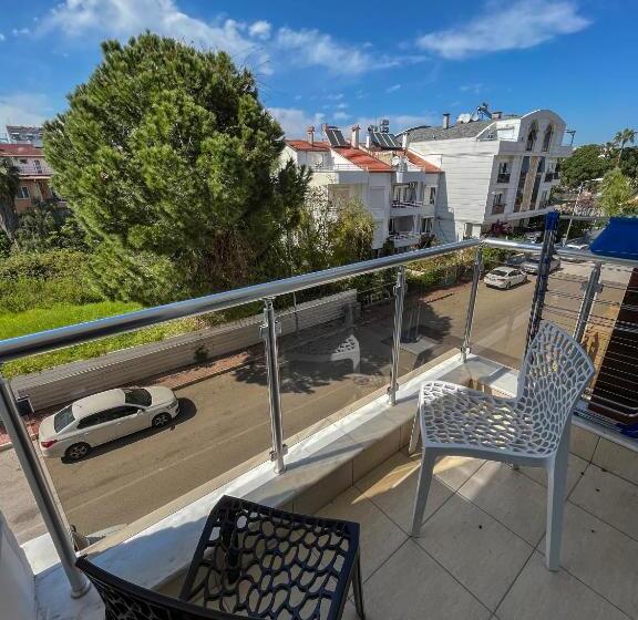 اتاق خانوادگی, Livia Luxury Apart