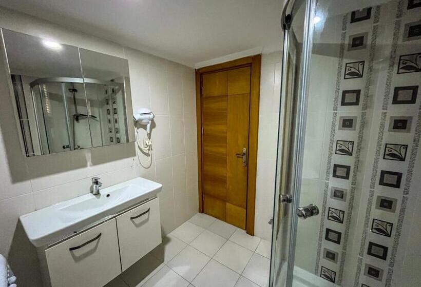 اتاق خانوادگی, Livia Luxury Apart