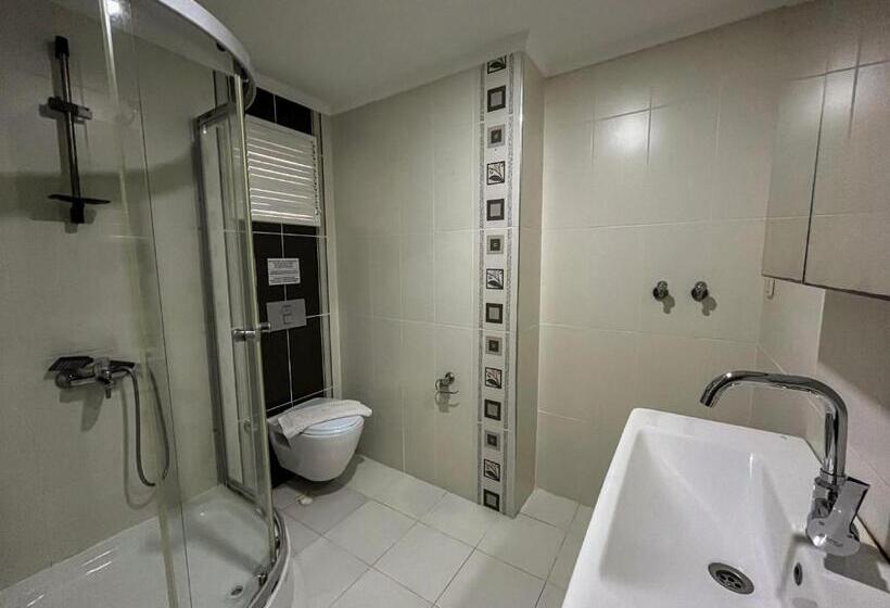 اتاق خانوادگی, Livia Luxury Apart