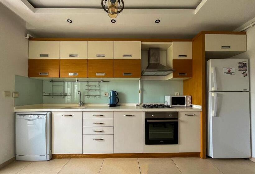 اتاق خانوادگی, Livia Luxury Apart