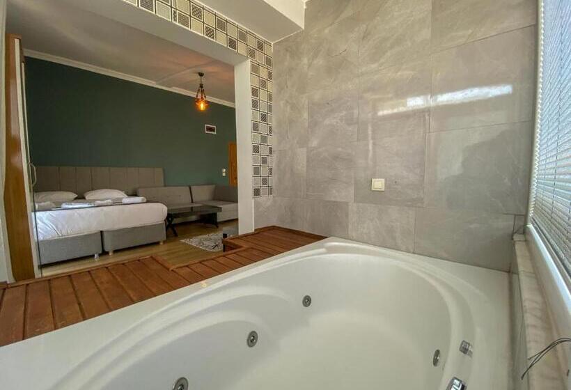 سوییت لوکس, Livia Luxury Apart