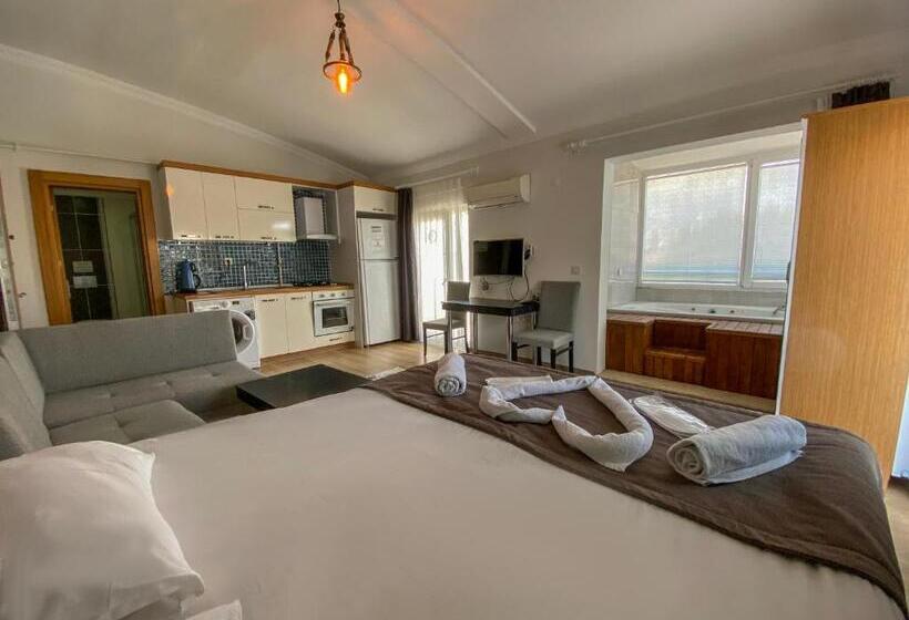 سوییت لوکس, Livia Luxury Apart