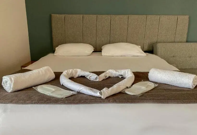 سوییت لوکس, Livia Luxury Apart