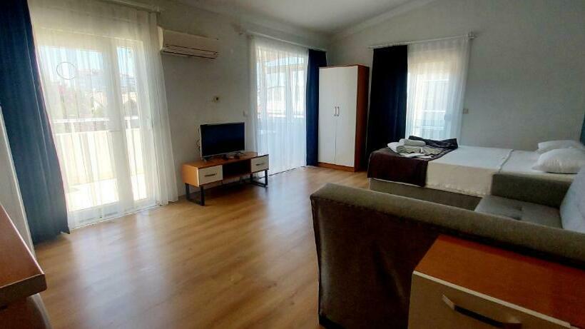 اتاق استاندارد با بالکن, Livia Luxury Apart