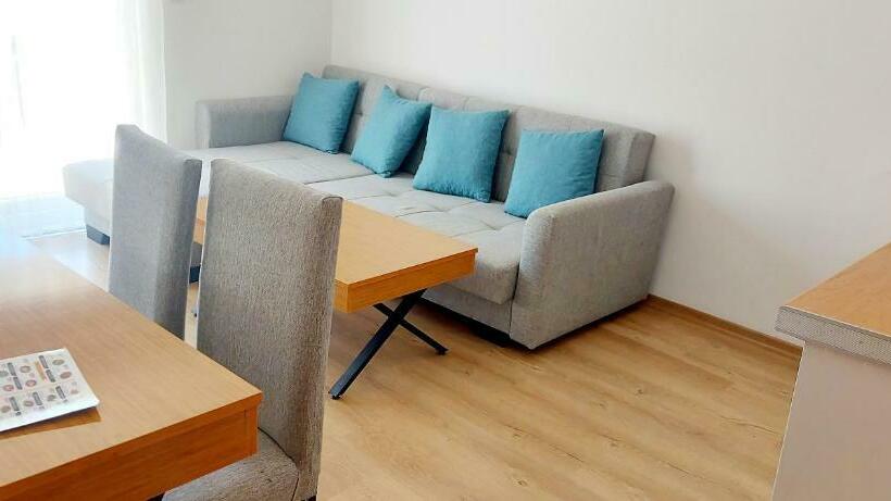 سوییت لوکس, Livia Luxury Apart