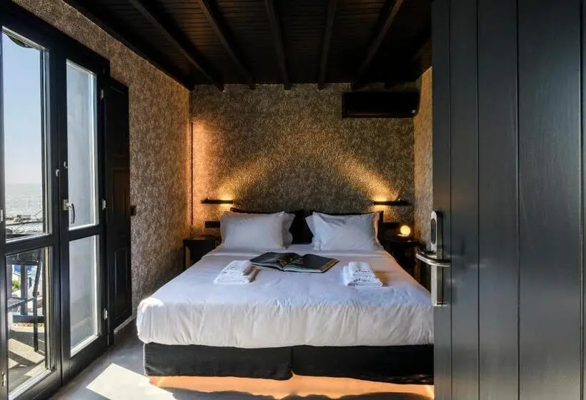 اتاق لوکس با بالکن و چشم‌انداز دریا, She Mykonos Boutique