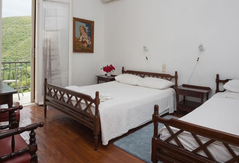 Quarto Triplo Estandar, Theoxenia
