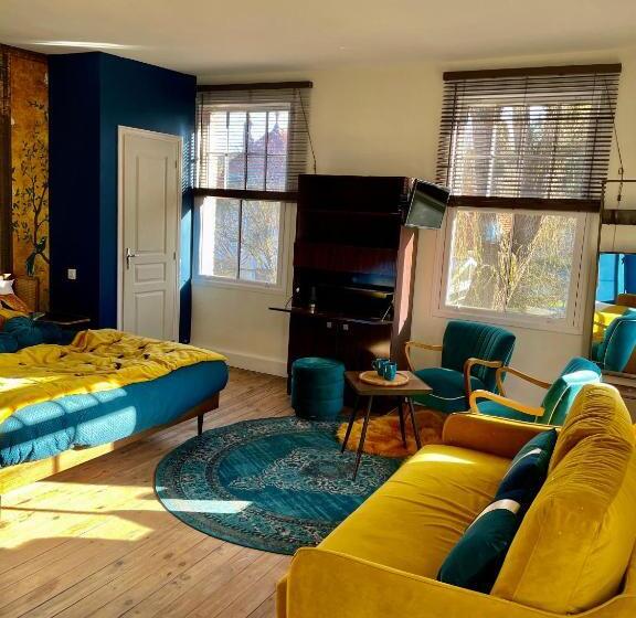 Семейный Номер, Aux Jolies Sources