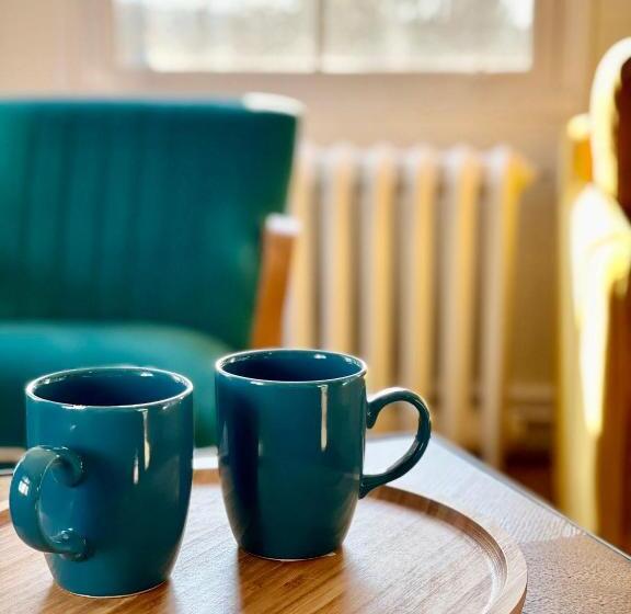 Семейный Номер, Aux Jolies Sources