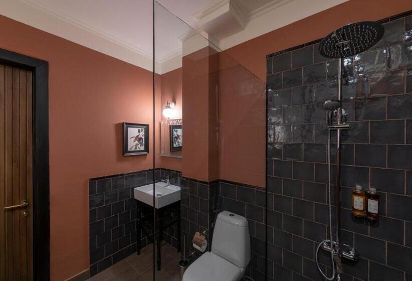 سوییت با چشمانداز استخر, Communal Hotel Telavi