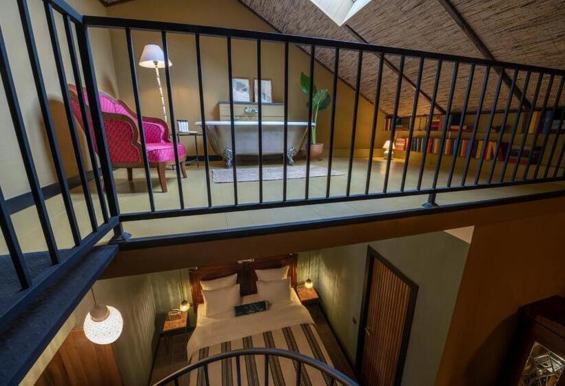 سوئیت با وان آب گرم, Communal Hotel Telavi