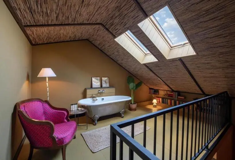 سوئیت با وان آب گرم, Communal Hotel Telavi