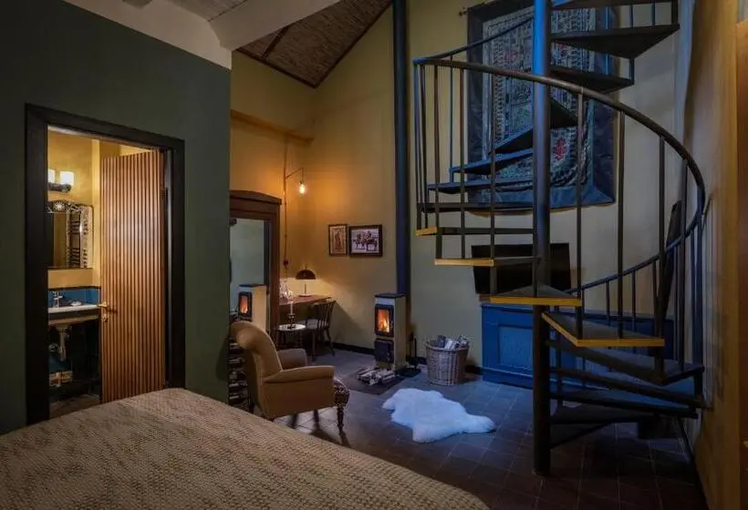 سوئیت با وان آب گرم, Communal Hotel Telavi