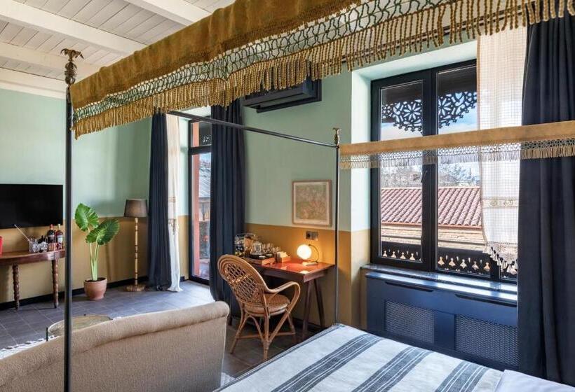 سوئیت با بالکن, Communal Hotel Telavi