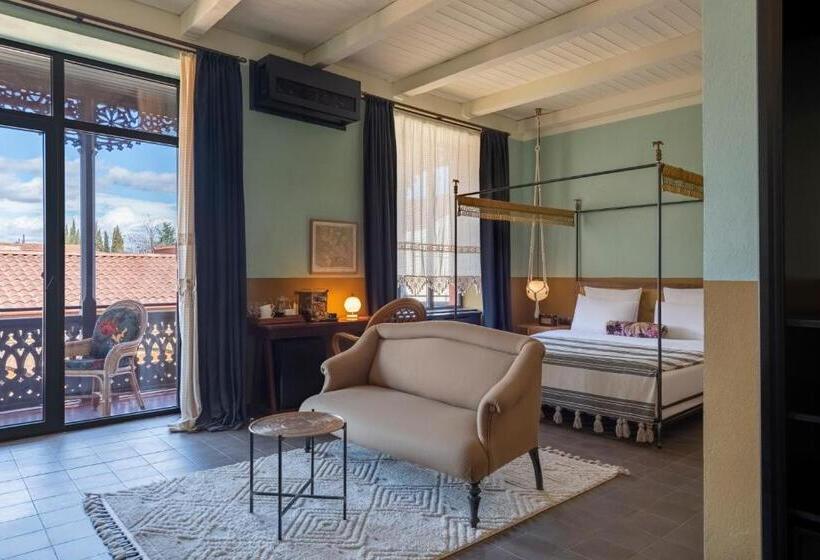 발코니가 있는 스위트, Communal Hotel Telavi