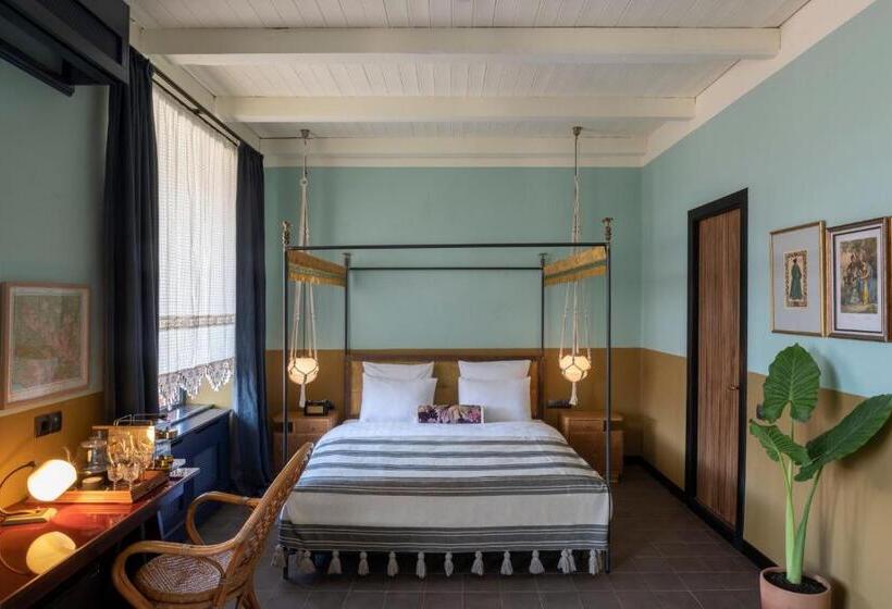 سوئیت با بالکن, Communal Hotel Telavi