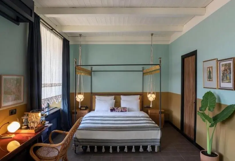 سوئیت با بالکن, Communal Hotel Telavi