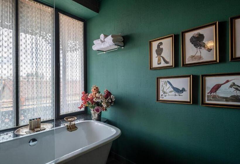 سوئیت با بالکن, Communal Hotel Telavi