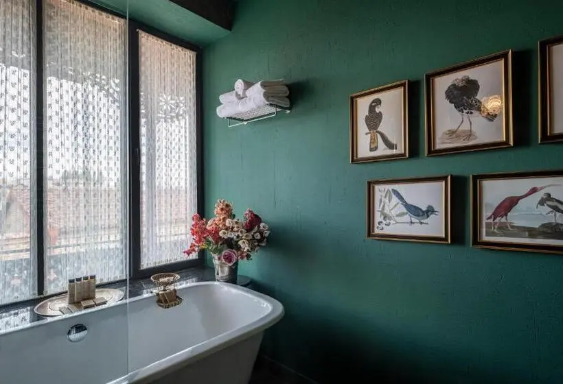 سوئیت با بالکن, Communal Hotel Telavi