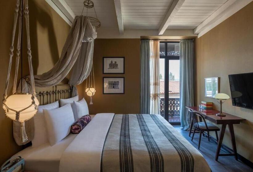 سوئیت با بالکن, Communal Hotel Telavi