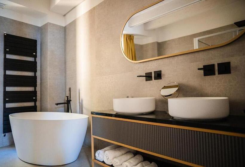 Suite with lake view, Luxury Suites Rocopom   Lake Front