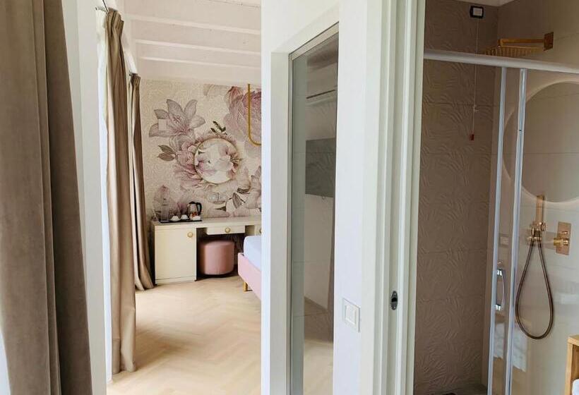 Номер Стандарт с Балконом, Luxury Suites Rocopom Lake Front