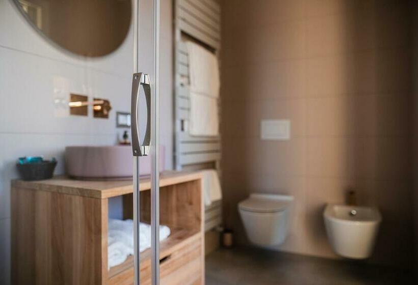 Номер Стандарт с Балконом, Luxury Suites Rocopom Lake Front