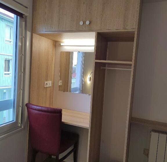 Номер Стандарт Трехместный, Fasthotel Paris Ouest Bouafle