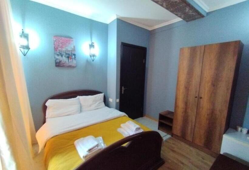 اتاق استاندارد, David