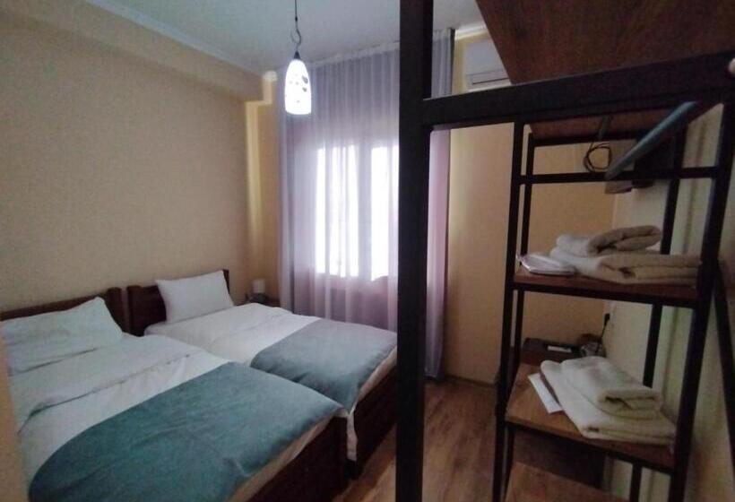 اتاق استاندارد, David