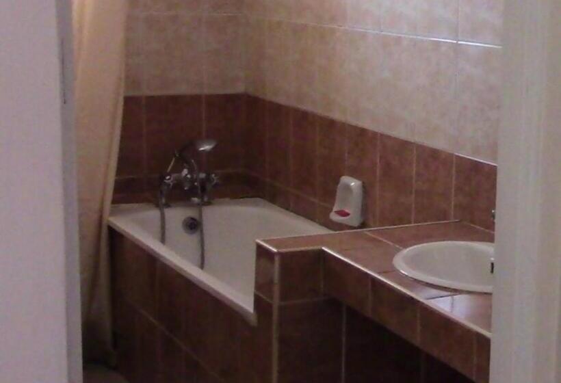 اتاق استاندارد, Klique