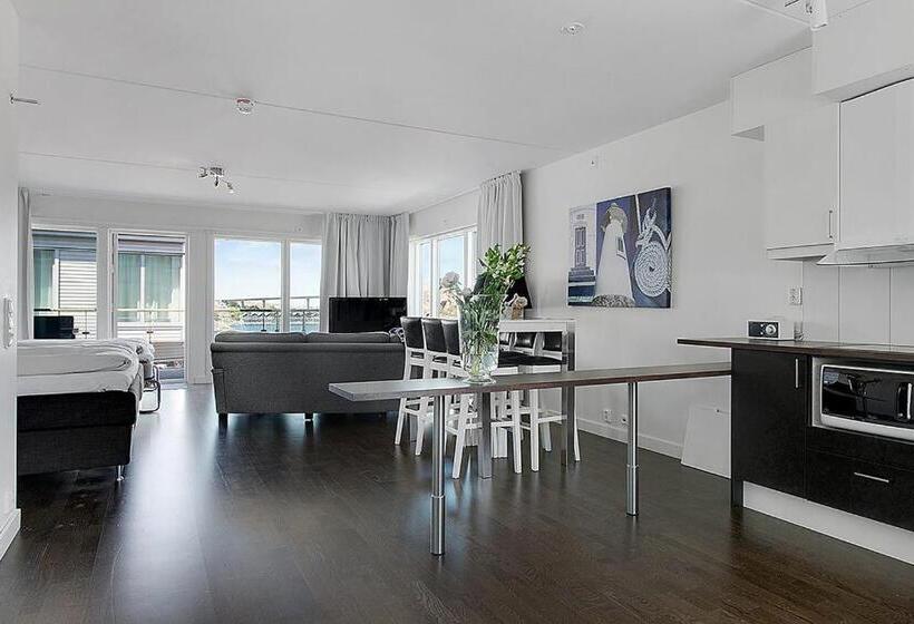 Студио Стандарт с Балконом, L Kungshamn Suites