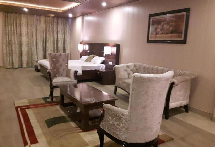 Семейный Номер, Maple Leaf