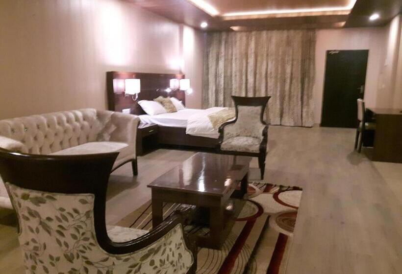 Семейный Номер, Maple Leaf