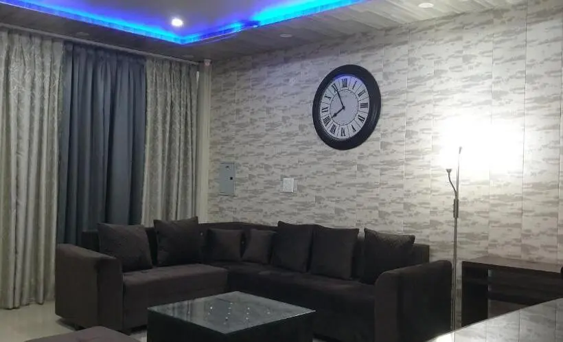 Executive Suite, Maple Leaf
