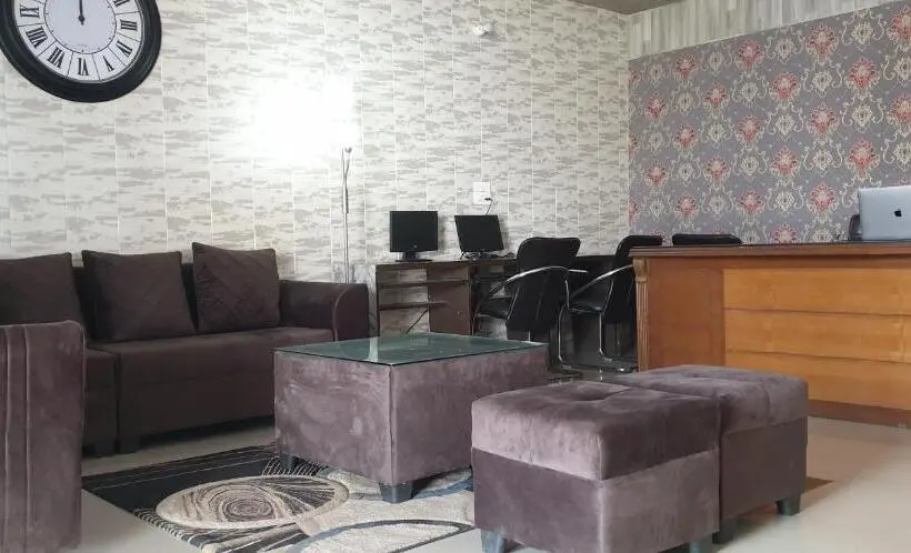 Executive Suite, Maple Leaf
