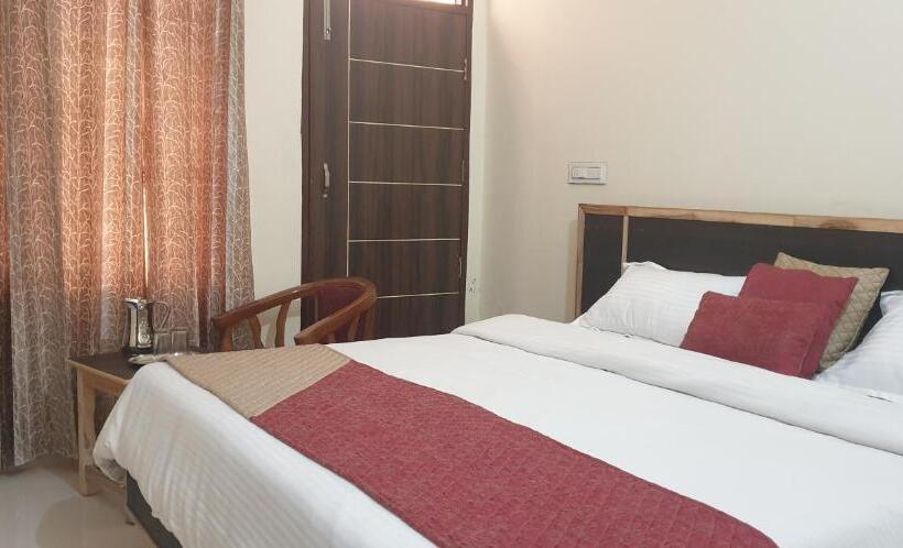 Номер Economy, Maple Leaf