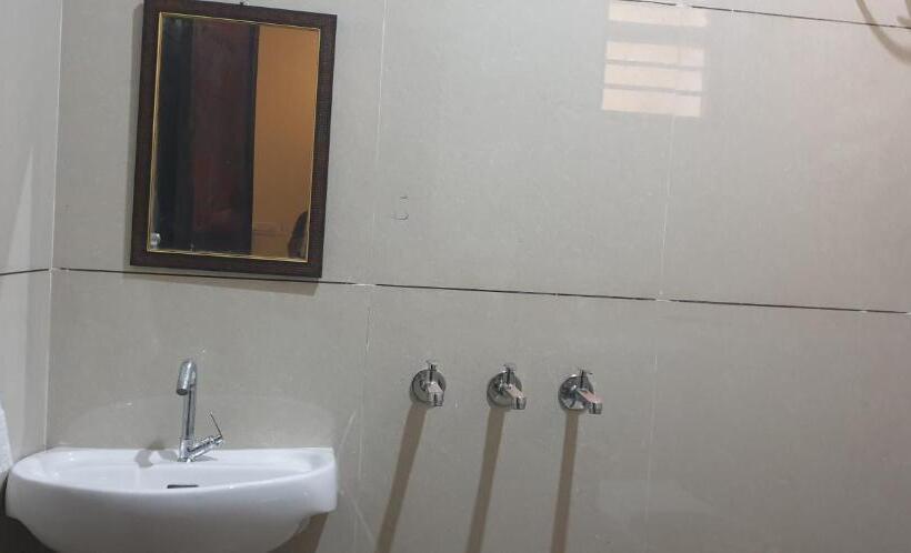 Номер Стандарт, Maple Leaf