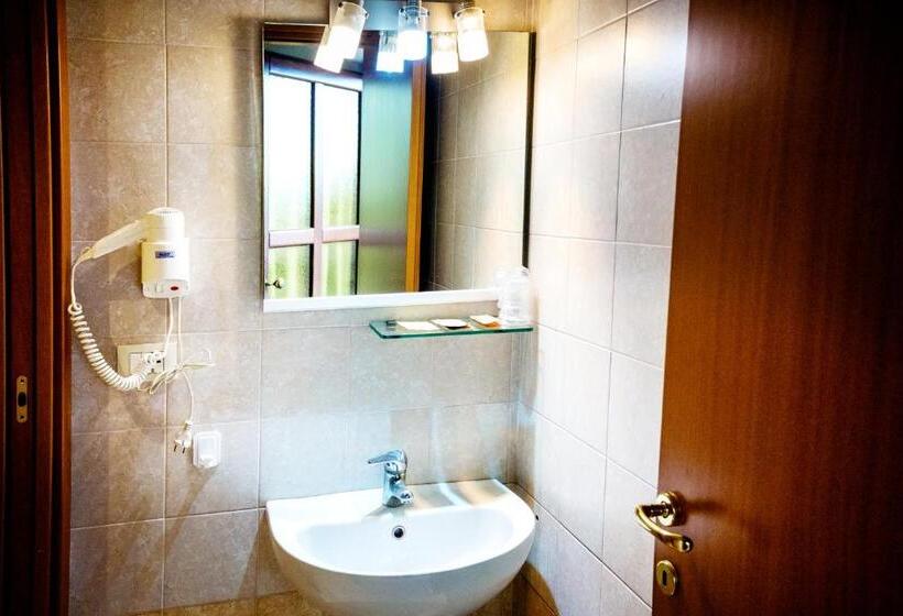 スタンダードトリプルルーム, Affittacamere Famiglia Do